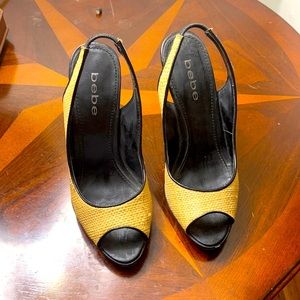 BEBE STRAW/BLACK pumps